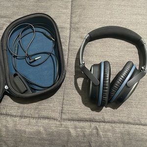 Bose noise cancelling headphones *wired